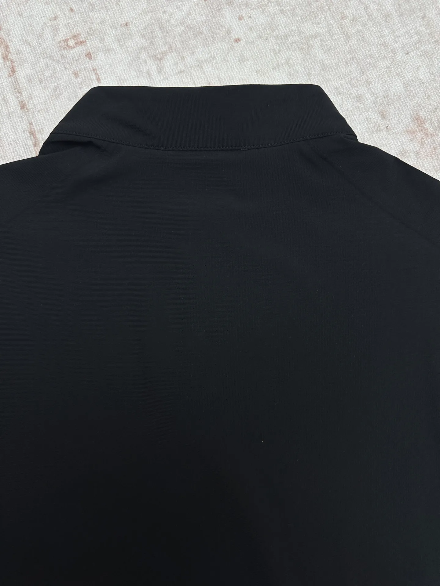 BC 26 New Arrival men's half-zip stand-up quick-drying T-shirt is a fusion of Premium outdoor leisure and light luxury texture. As for the brand, Brunello Cucinelli, as Italy's top luxury brand, is known for its concept of "low-key luxury". This T-shirt continues the brand's ultimate pursuit of craftsmanship and texture. The style adopts a simple and neat half-zip stand-up collar design, which combines casual and capable temperament. The neat tailoring modifies the figure and is not flattering. It is available in three colors: Light Green, pure white, and Black, suitable for a variety of wearing scenarios. The fabric is made of high-count, quick-drying technical fabric, which feels cool and silky to the touch. It has excellent moisture-absorbing and sweat-wicking properties and does not stick to the body when you sweat. It also has UPF sun protection effect, which is both breathable and sun-proof. The fabric contains high-elastic spandex, which is full of elasticity and anti-wrinkle Wear-Resistant. It will not deform when machine washed and can be easily taken care of. The overall workmanship is exquisite, the collar and cuffs are all seamlessly hemmed, and the zipper is smooth. It combines sports practicality with high-end texture for daily wear. It is an ideal choice for summer commuting and outdoor travel. Would you like me to add some matching suggestions and care tips for you to make this T-shirt better cared for and more Versatile? Sizes: M.L.XL.2XL.3XL.4XL